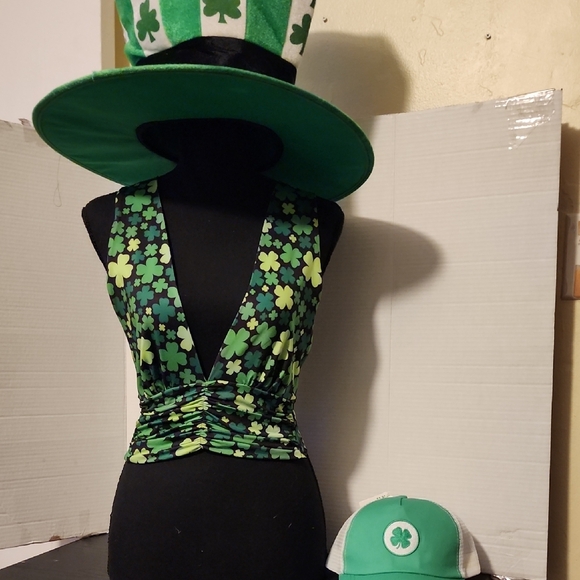 Green Clover Print Top - Picture 7 of 8